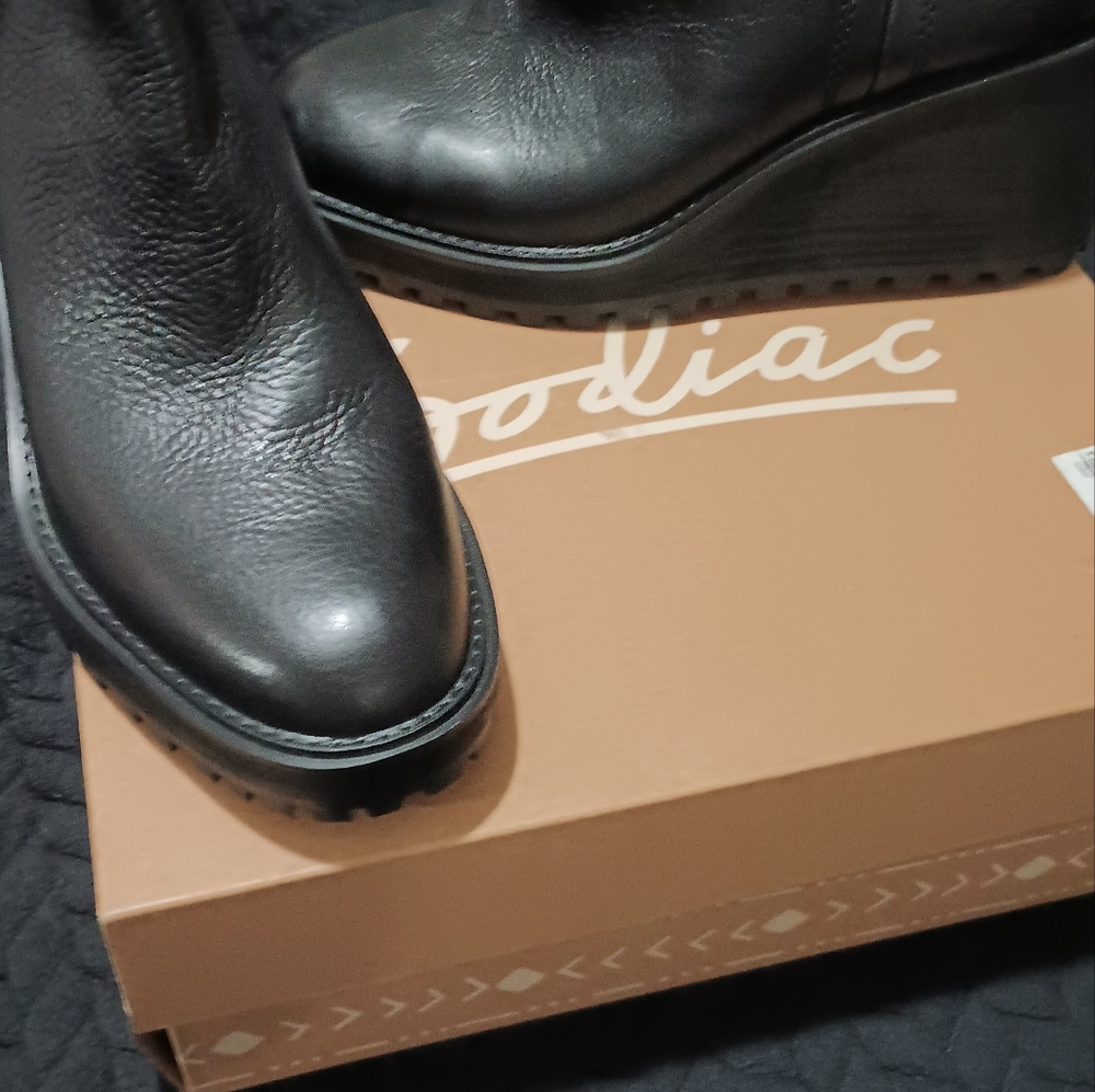 Shoes - Picture 4 of 10